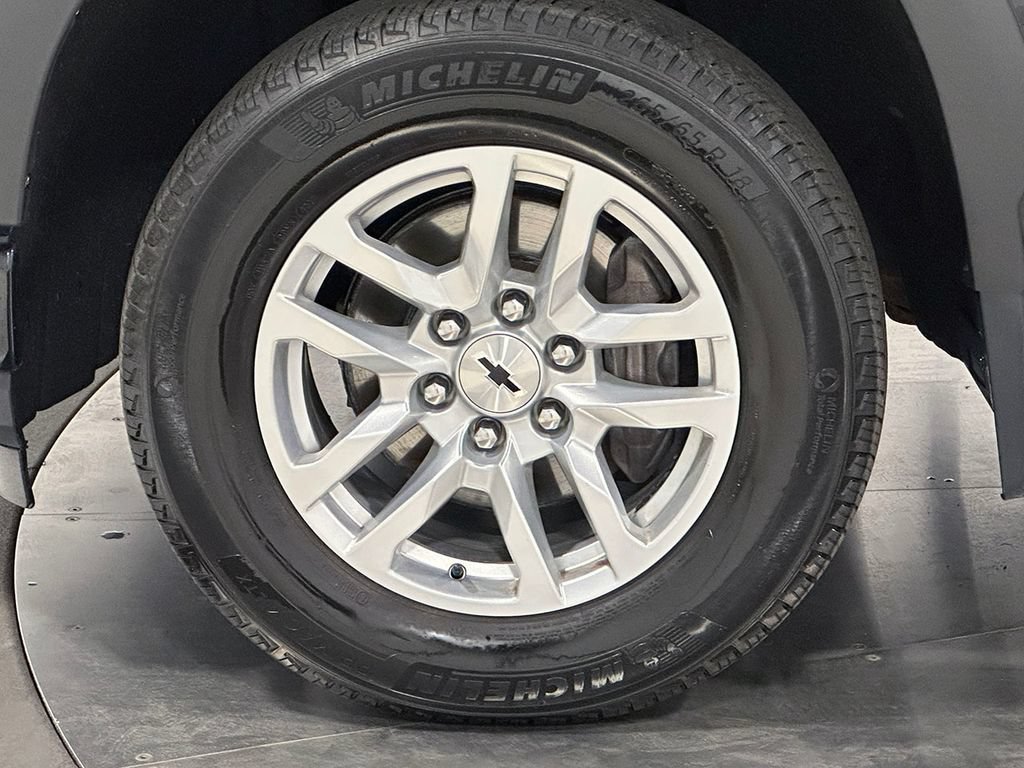 Used 2019 BLACK Chevrolet RST image 18