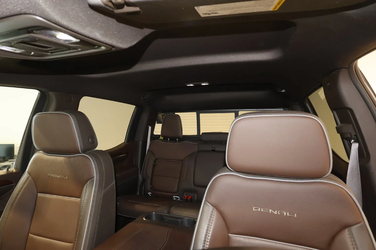 Used 2025 White Frost Tricoat GMC Denali image 19