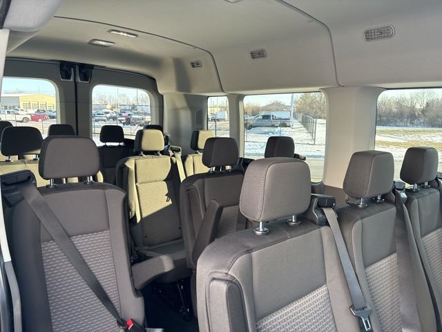 New 2024 White Ford Medium Roof Pass. XLT AWD image 33