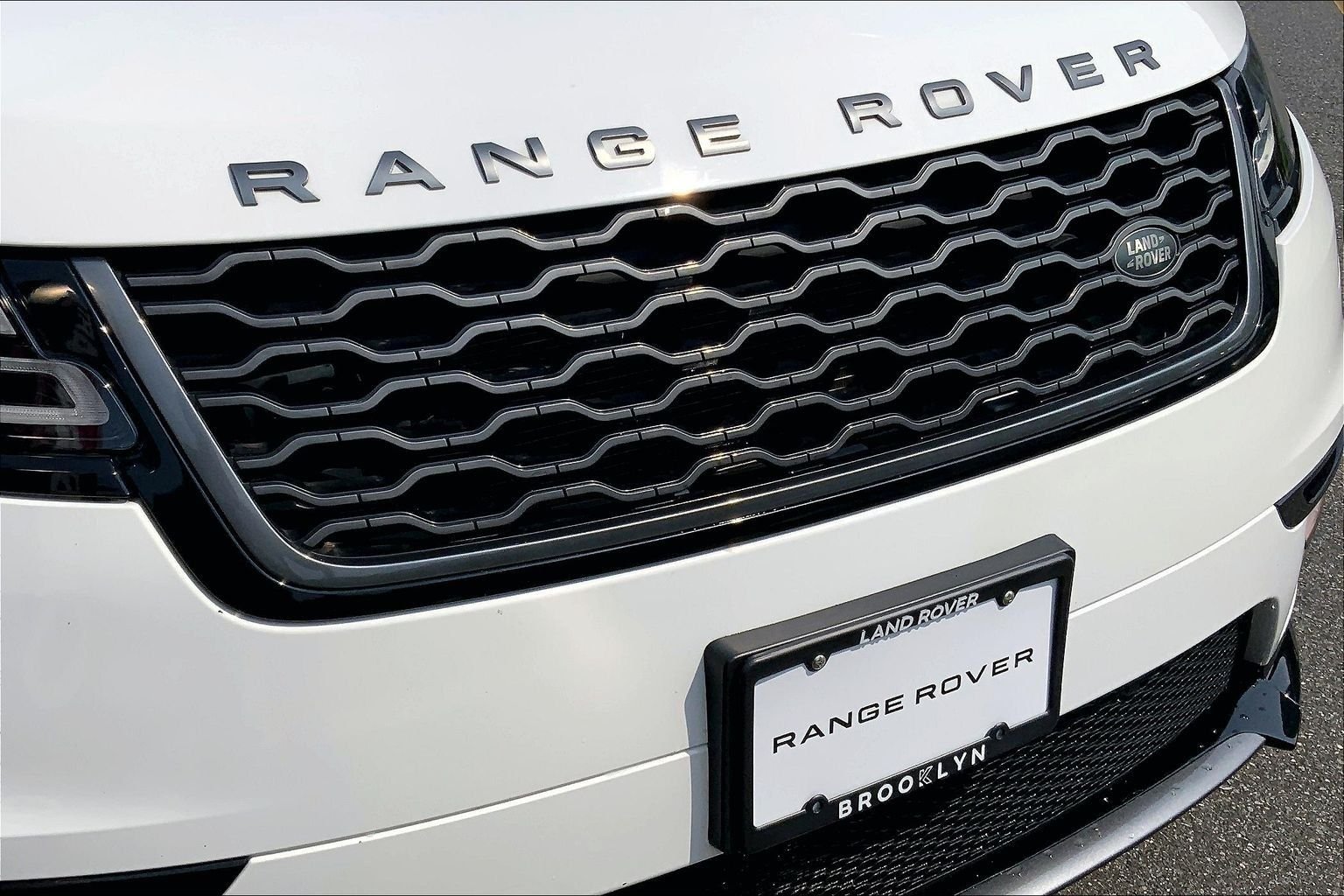 Used 2020 Fuji White Land Rover P250 R-Dynamic S image 30