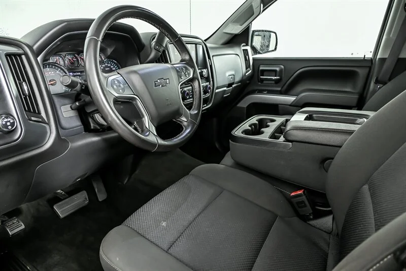 Used 2017  Chevrolet LT image 12