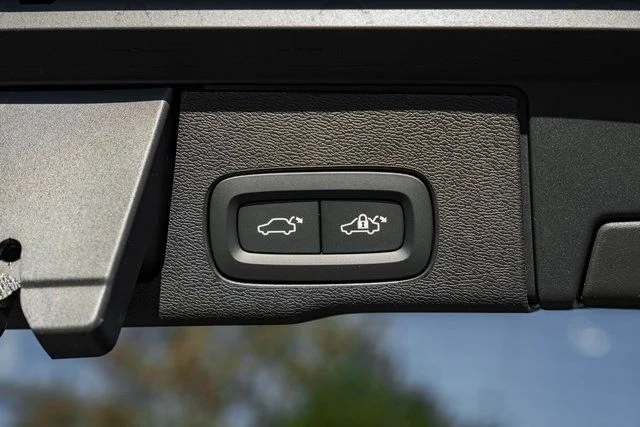 2026 Volvo XC60 Plus - Photo 10