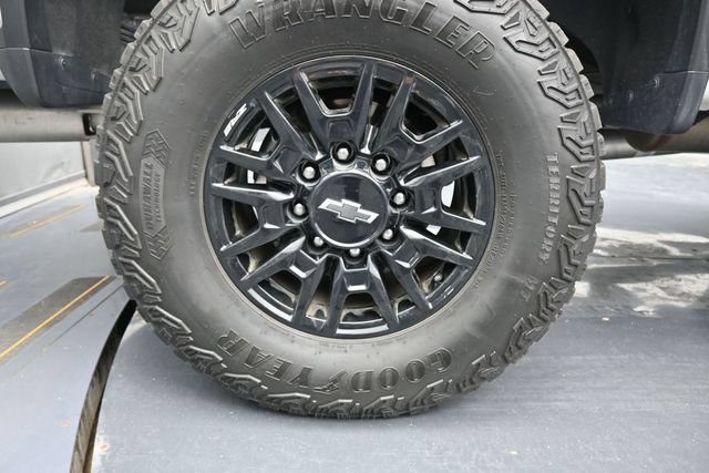 Used 2024 Summit White Chevrolet ZR2 image 30