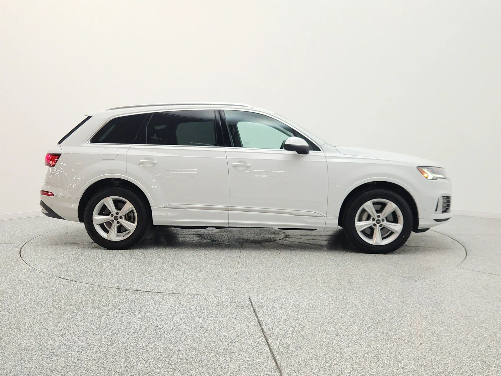 Used 2023 Glacier White Metallic Audi Premium Plus 45 TFSI quattro image 4