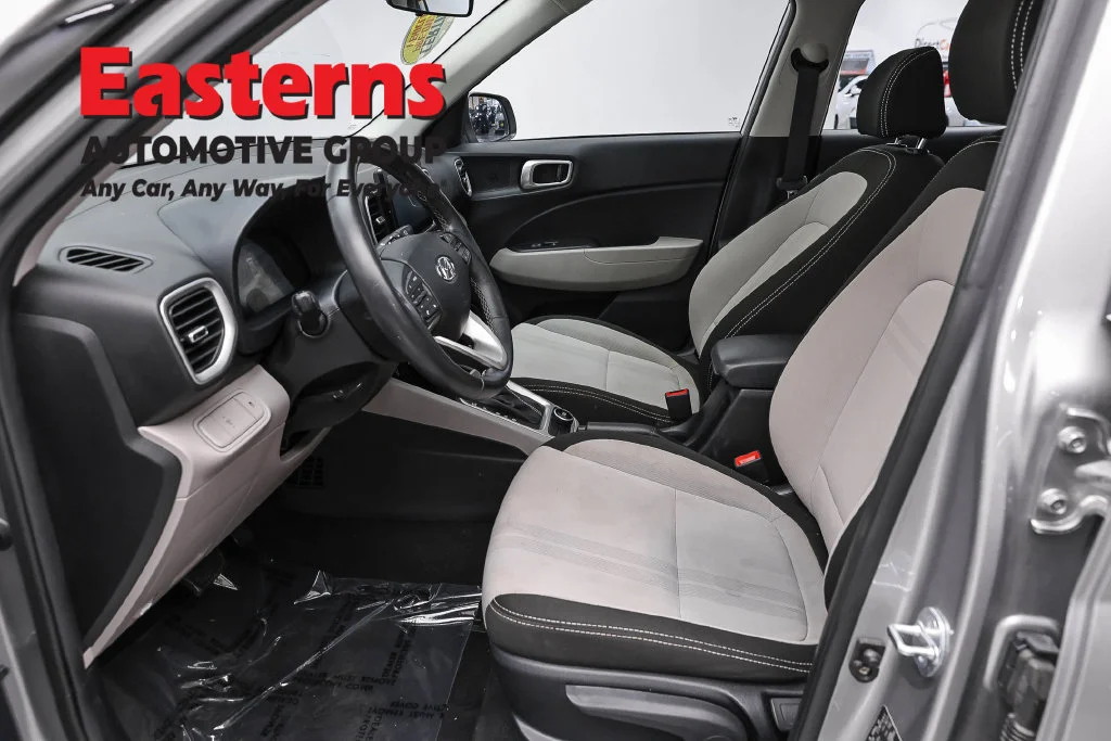 Used 2023 Silver Hyundai SEL image 14