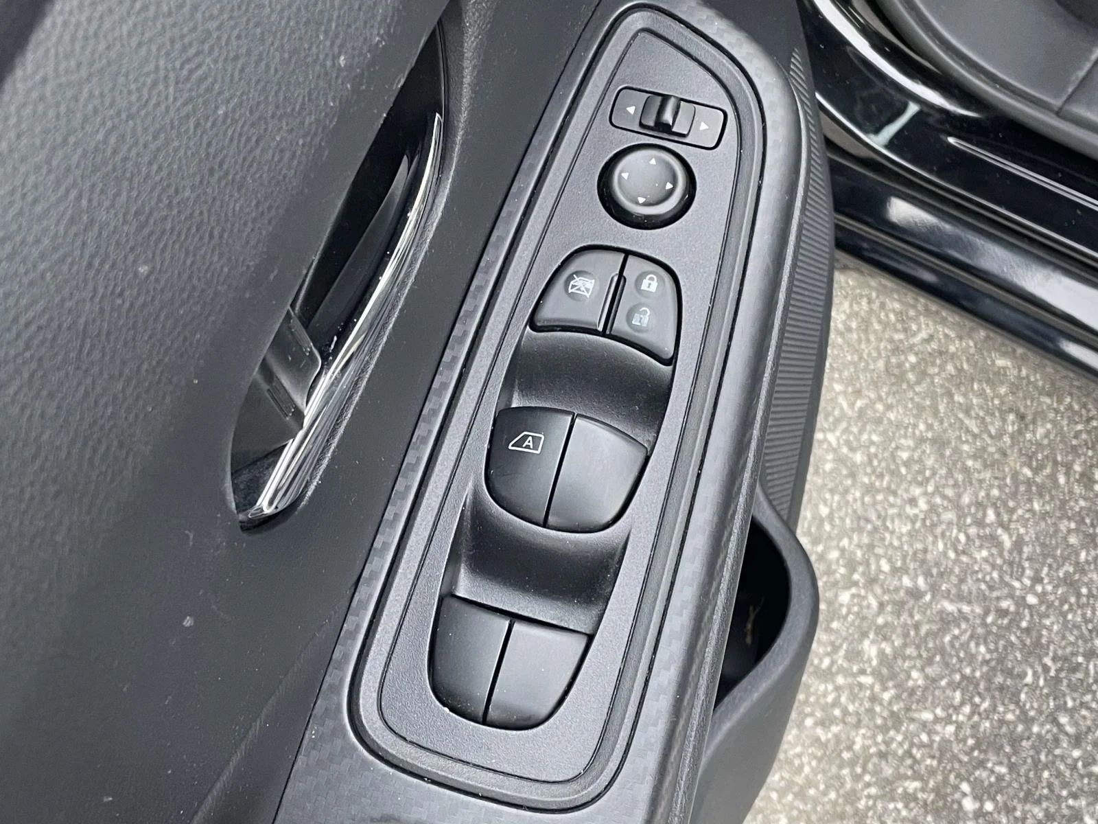 Used 2020 Super Black Nissan SV image 6