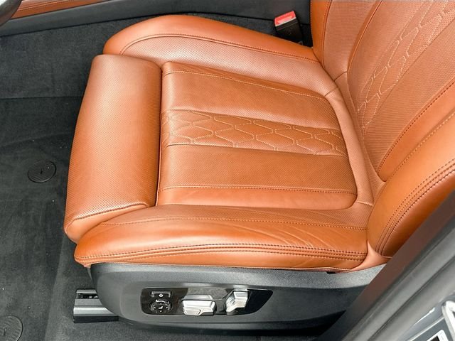 Used 2025 Gray BMW M60i image 20