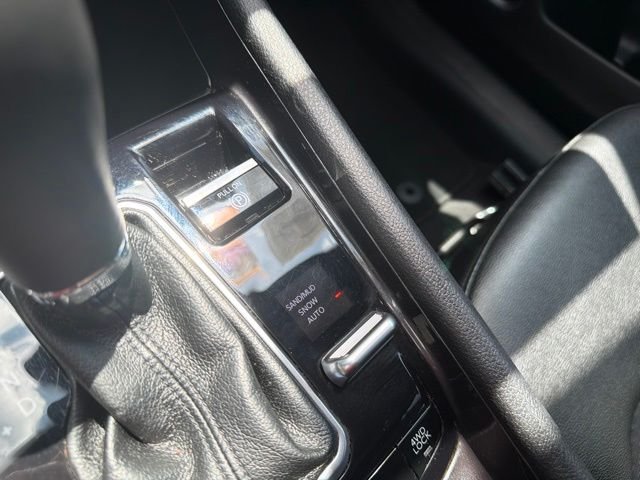 Used 2024 Blue Jeep Latitude image 39