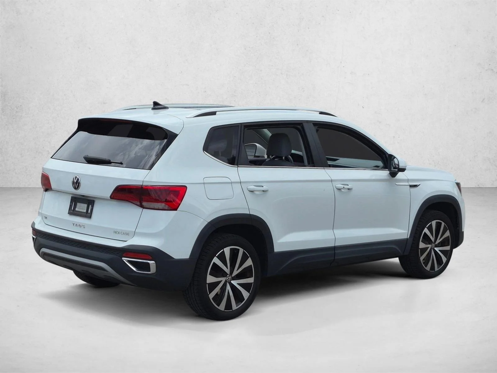 Used 2023 White Volkswagen SE image 5