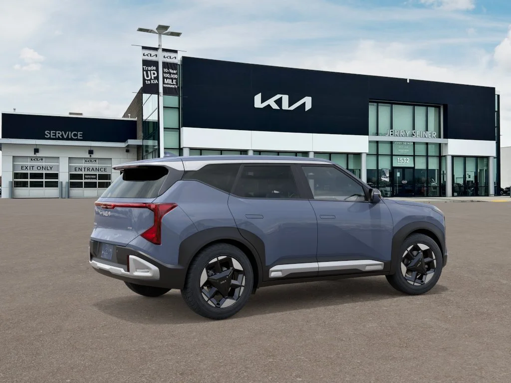 New 2027 Pale Gray Kia S image 6