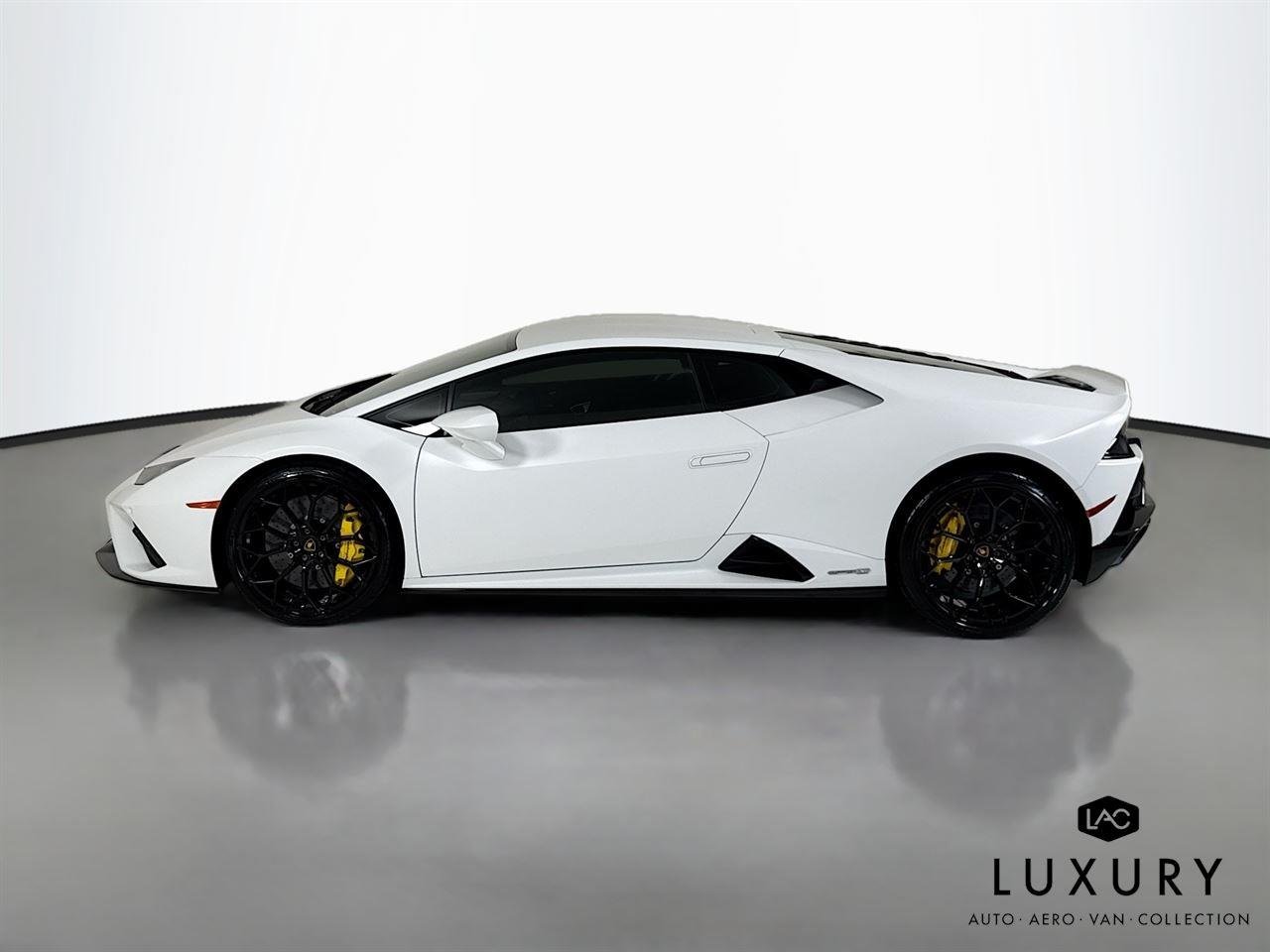 Used 2022 Bianco Canopus Lamborghini  image 9