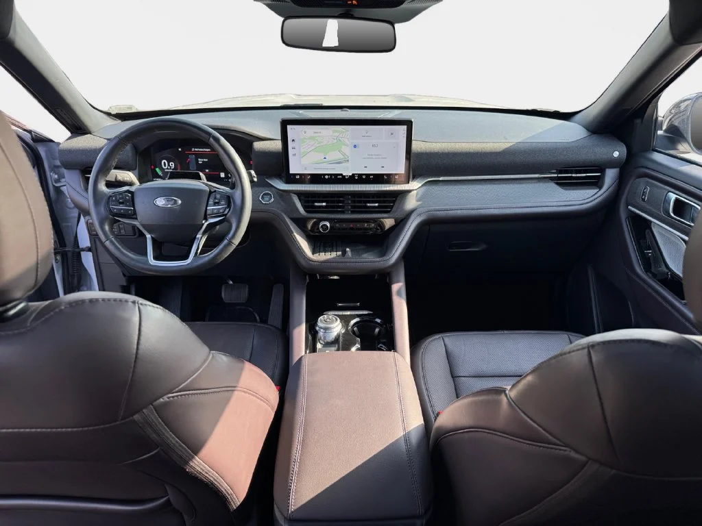 Used 2025 White Metallic Ford Platinum image 15