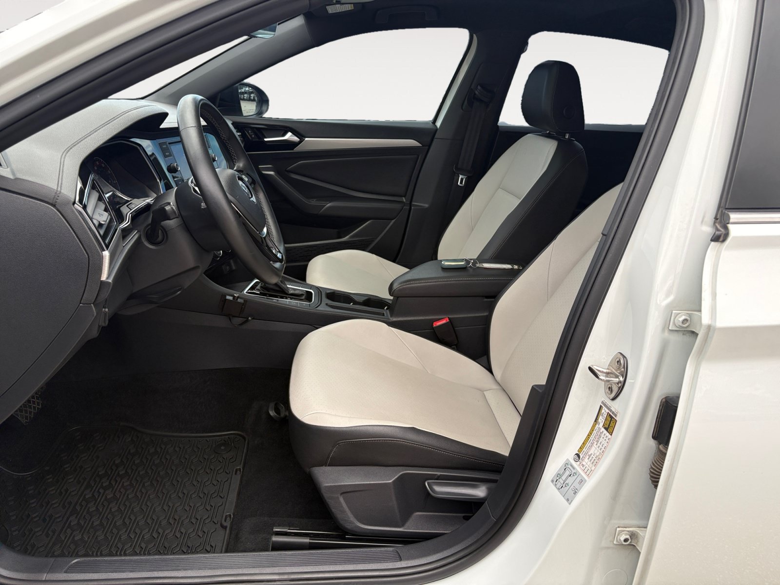 Used 2019 Pure White Volkswagen R-Line image 21