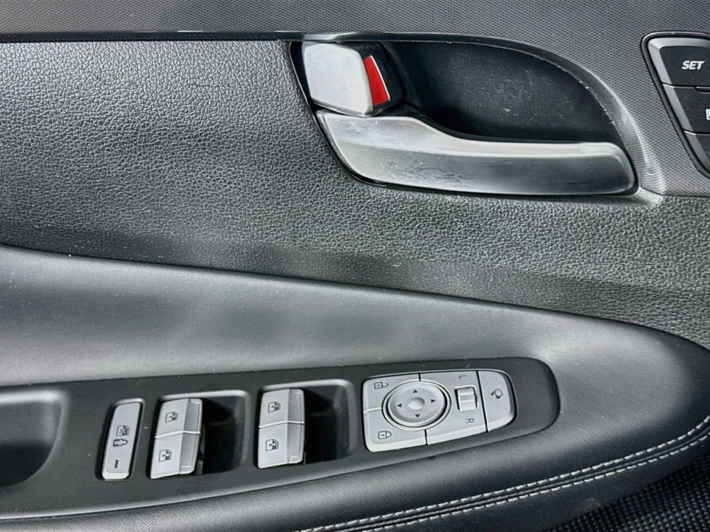 Used 2023 Silver Hyundai Calligraphy image 21