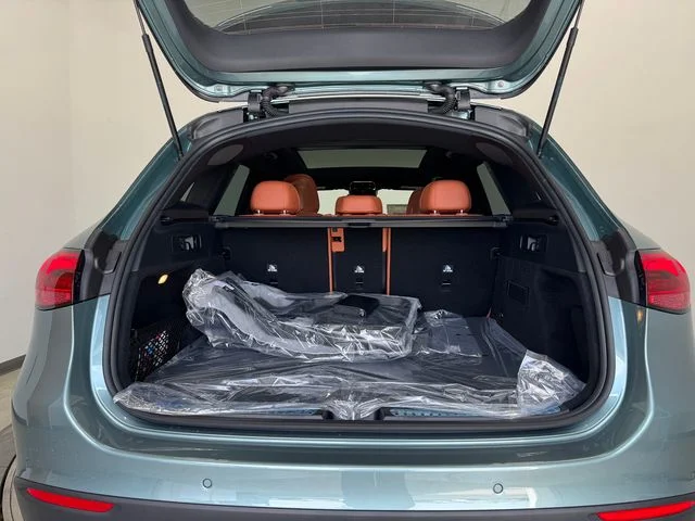 New 2027 Silver Mercedes-Benz GLC 300 image 7