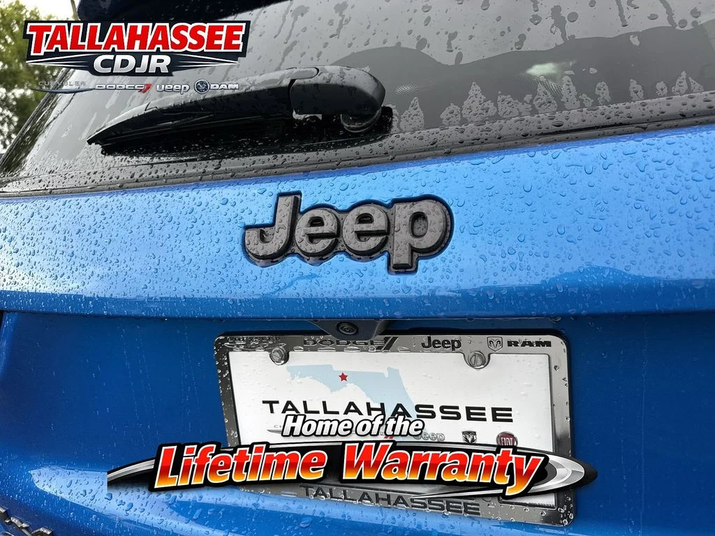 New 2026 Hydro Blue Pearl-Coat Exterior Paint Jeep Latitude image 6