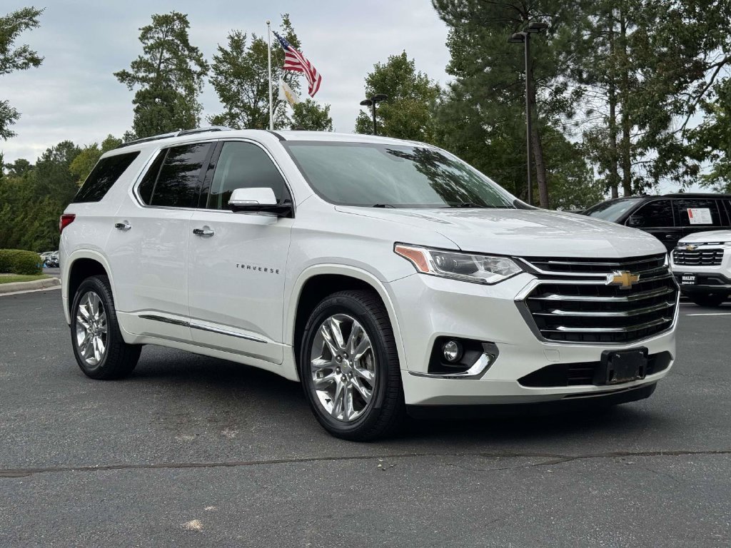 Used 2018 Beige Chevrolet High Country image 2