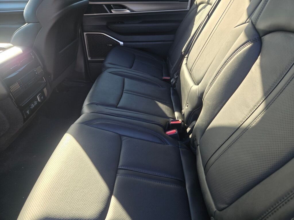 New 2026 Silver-Zynith Exterior Paint Jeep Limited Altitude image 21