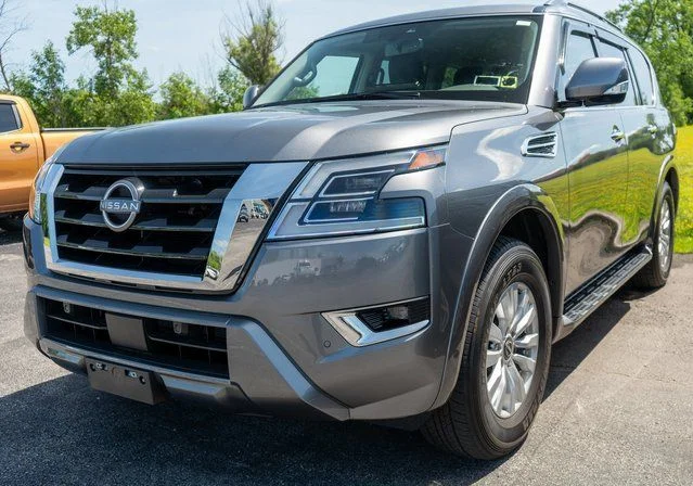 Used 2023 Gray Nissan SV image 7