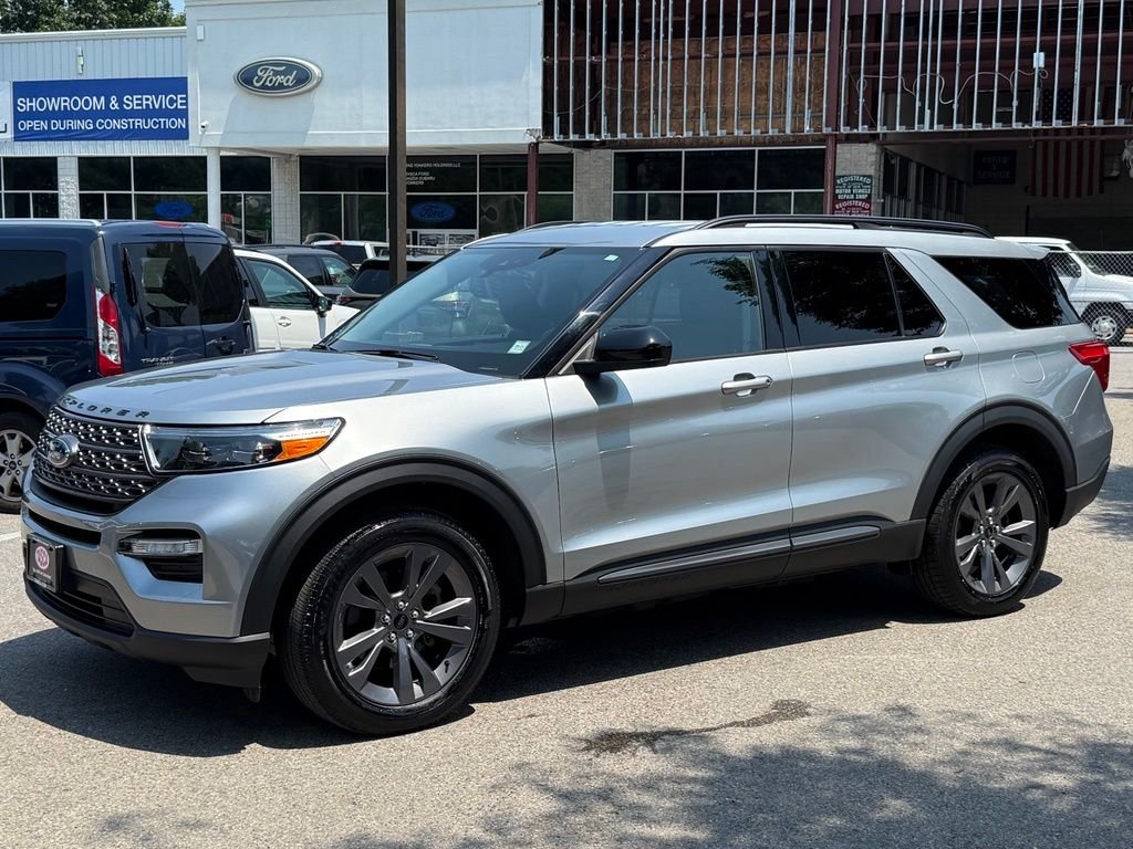 Used 2023 Silver Ford XLT image 4