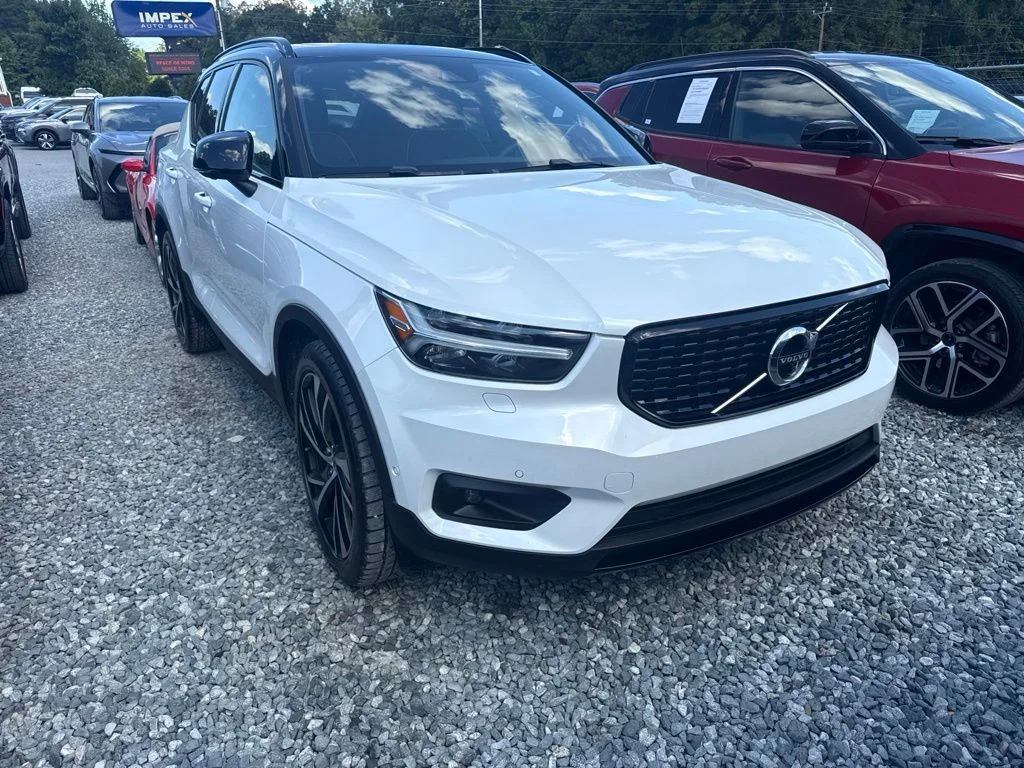 Used 2021 White Volvo R-Design image 2