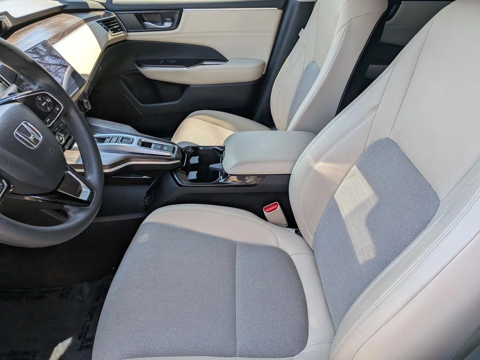 Used 2021 White Honda  image 16