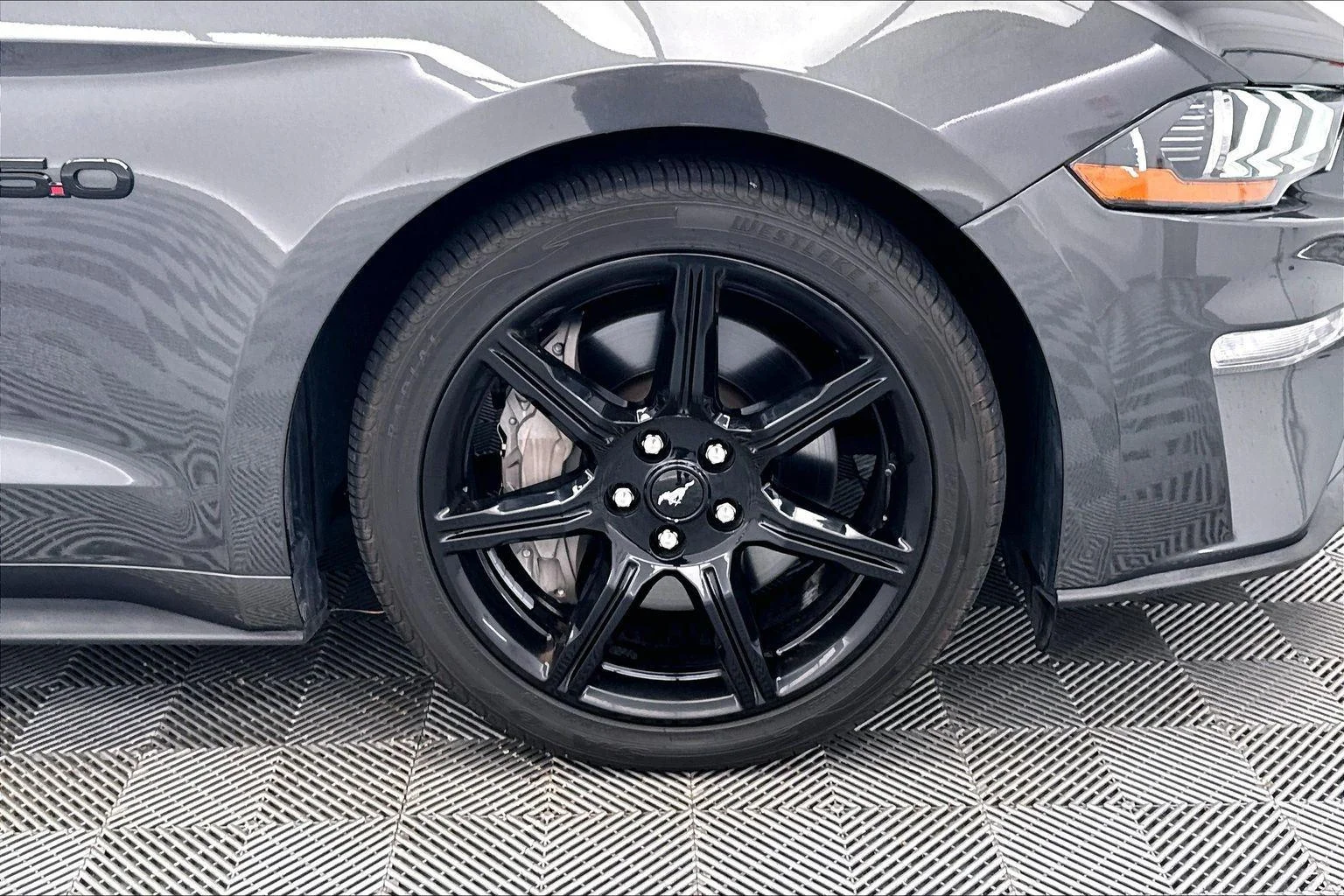Used 2019 Magnetic Metallic Ford GT Premium image 27