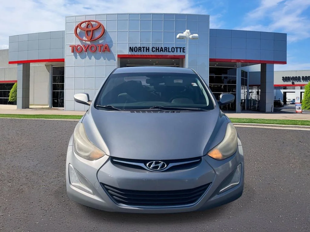 Used 2014 Gray Hyundai SE image 2