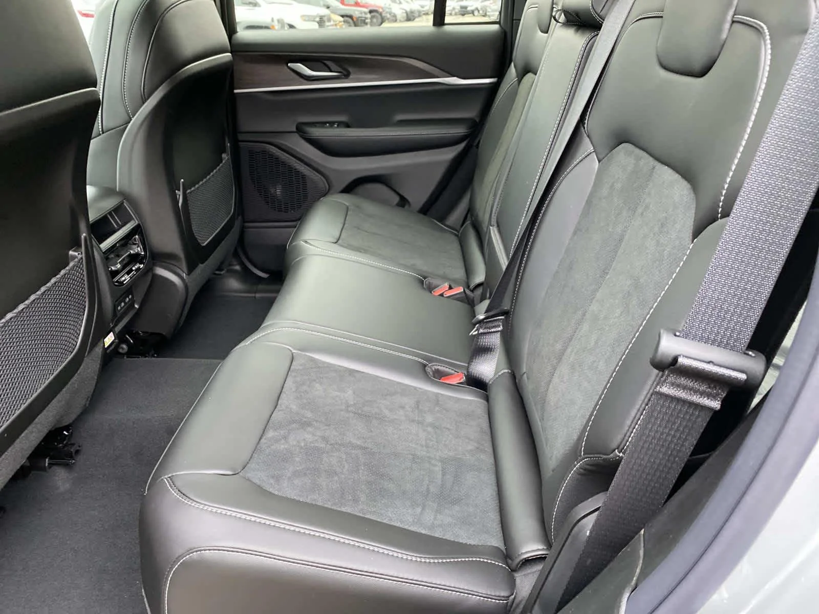 New 2026 Silver Zynith Jeep Laredo Altitude image 7