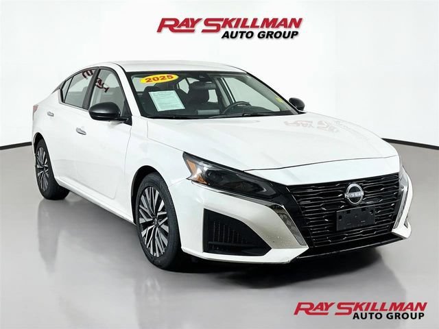 Used 2025 White Nissan SV image 1