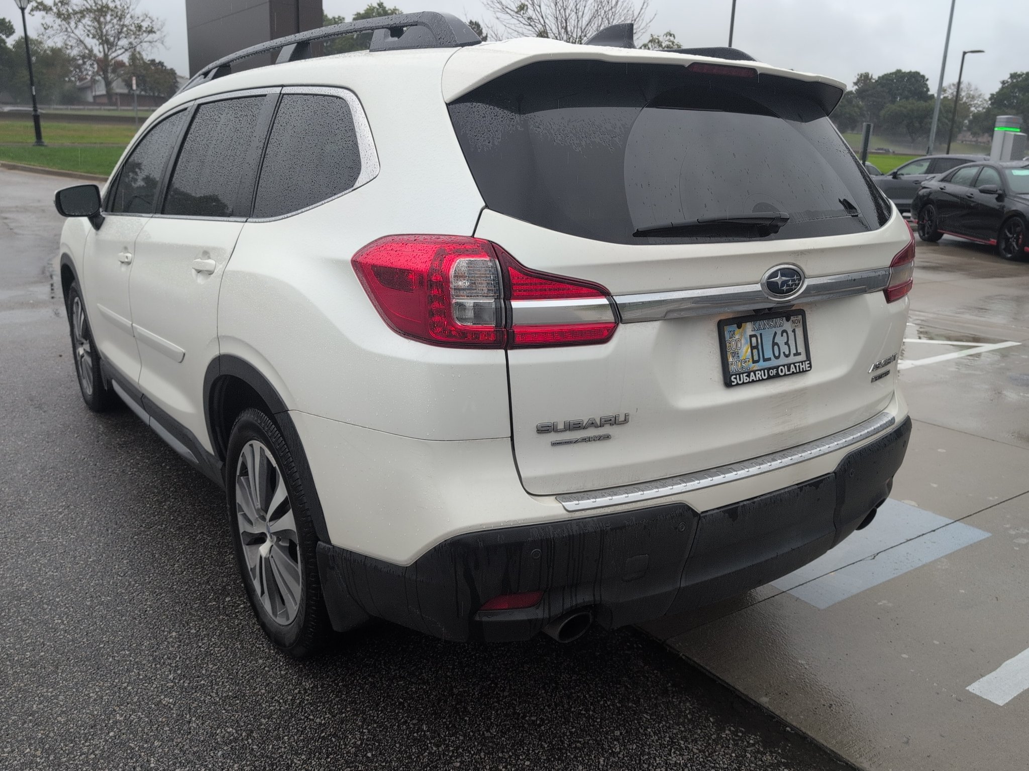 Used 2020 Crystal White Pearl Subaru Limited image 9