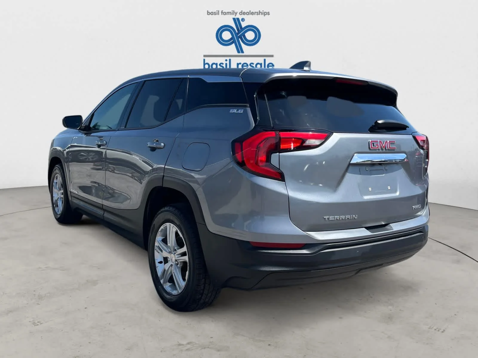 Used 2018 Satin Steel Metallic GMC SLE image 4
