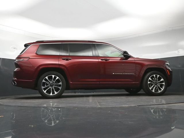 Used 2022 Velvet Jeep Overland image 25