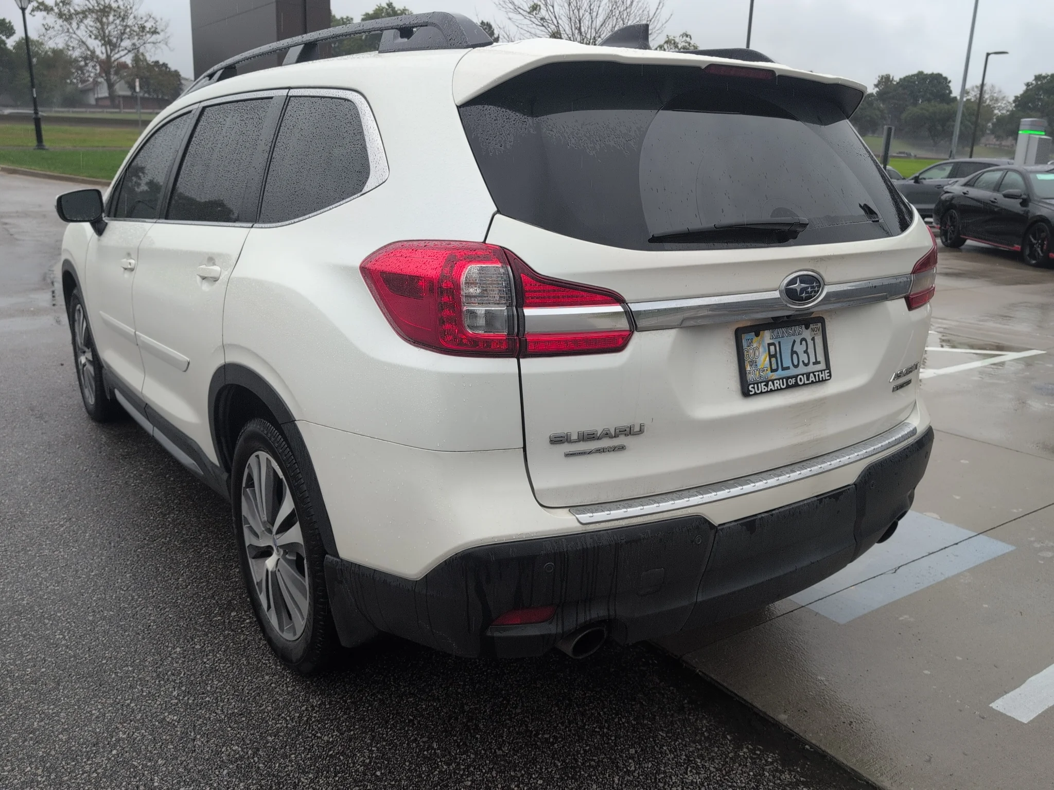 Used 2020 Crystal White Pearl Subaru Limited image 9