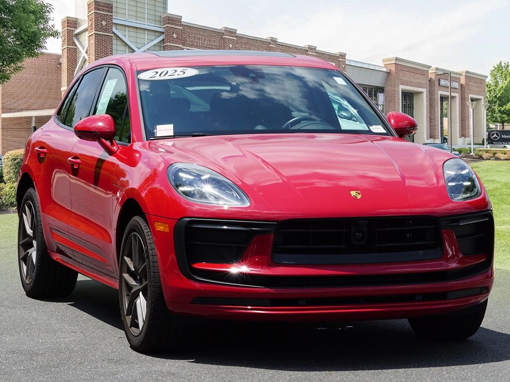 2025 Porsche Macan Base - Photo 3