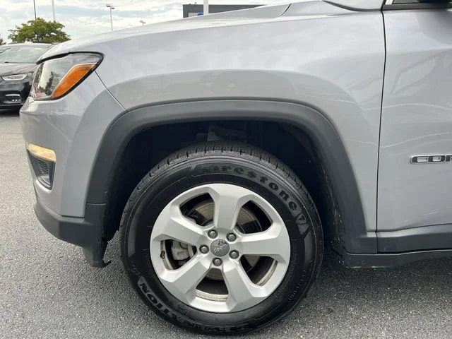 Used 2019 Silver Jeep Latitude image 20