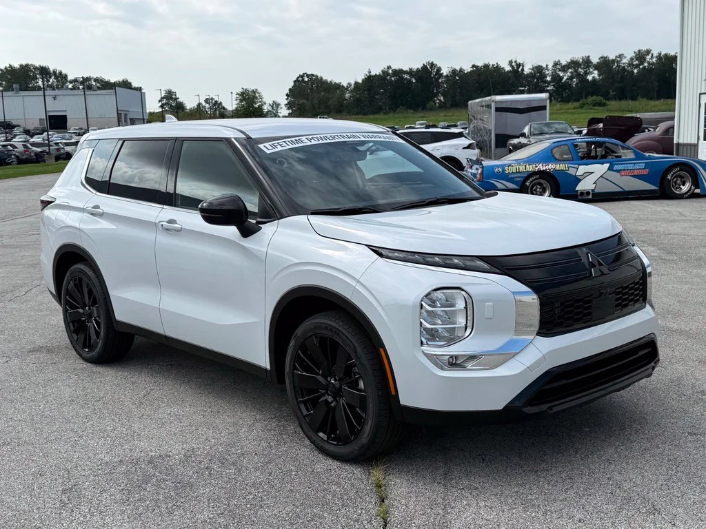New 2026 White Mitsubishi LE 1.5T S-AWC image 9