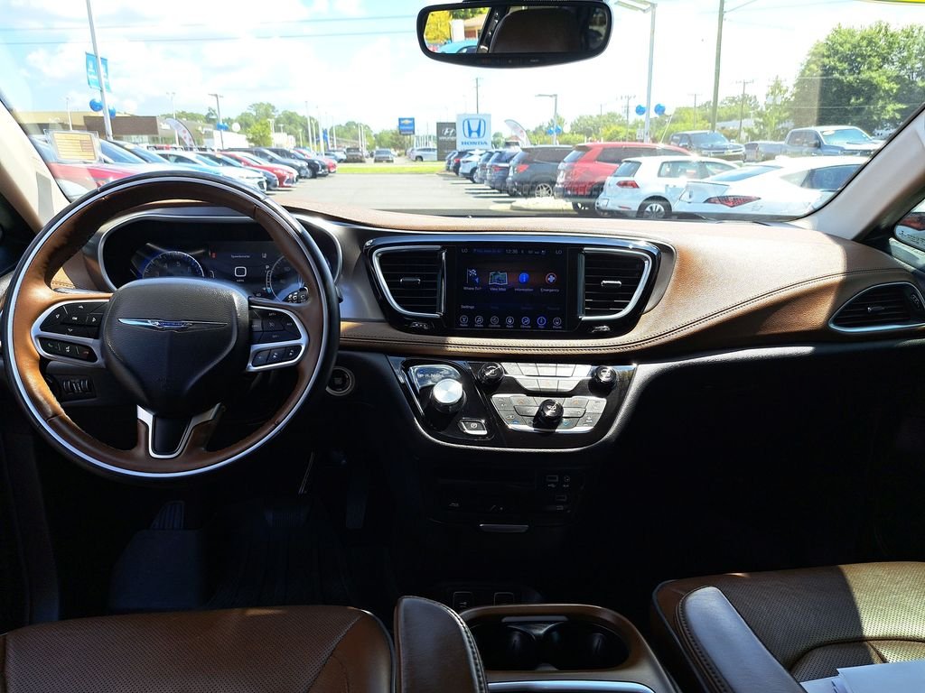 Used 2017 Black Chrysler Limited image 16