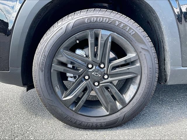 Used 2025 Mosaic Black Metallic Chevrolet ACTIV image 7