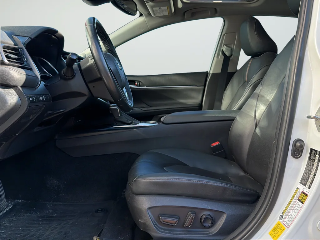 Used 2020 Beige Toyota XLE image 10