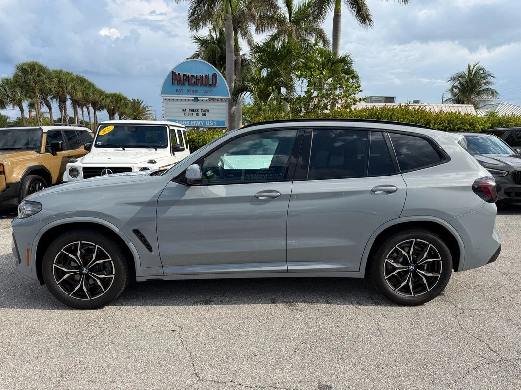 Used 2024  BMW xDrive30i image 21
