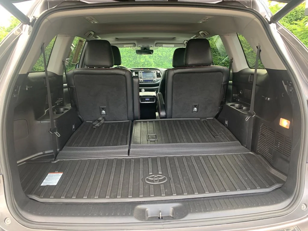 Used 2019 Gray Toyota SE image 18
