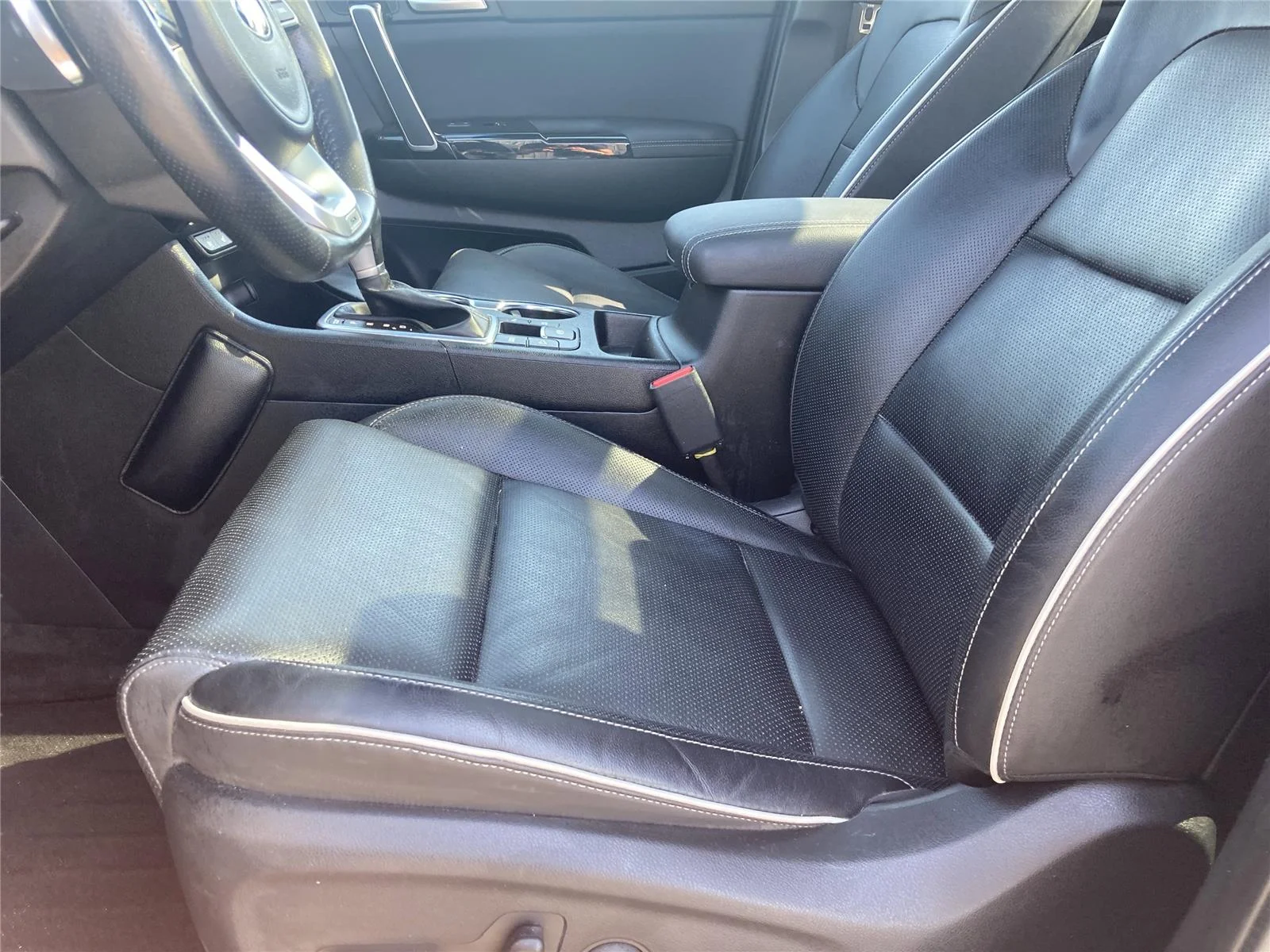 Used 2022 Sparkling Silver Kia SX Turbo image 25