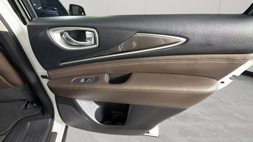 Used 2019 White INFINITI LUXE image 37