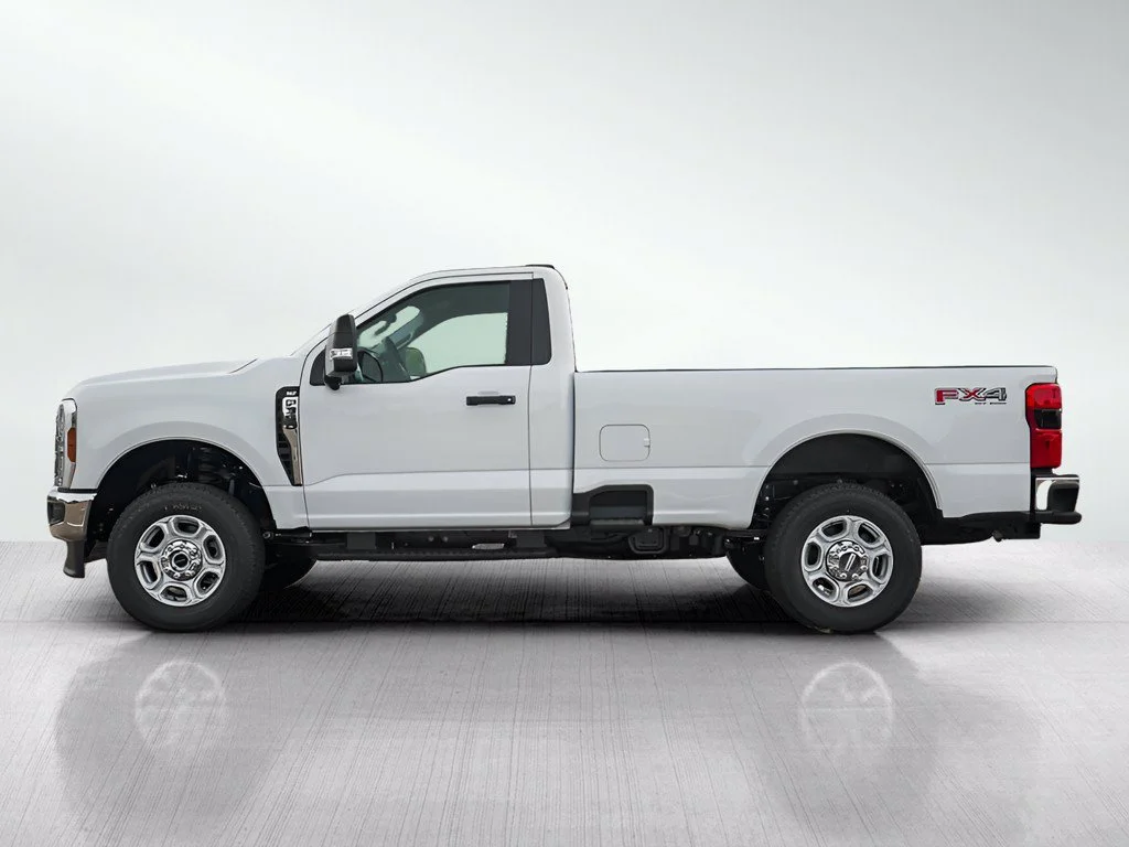New 2027 Oxford White Ford F-350® XLT image 3