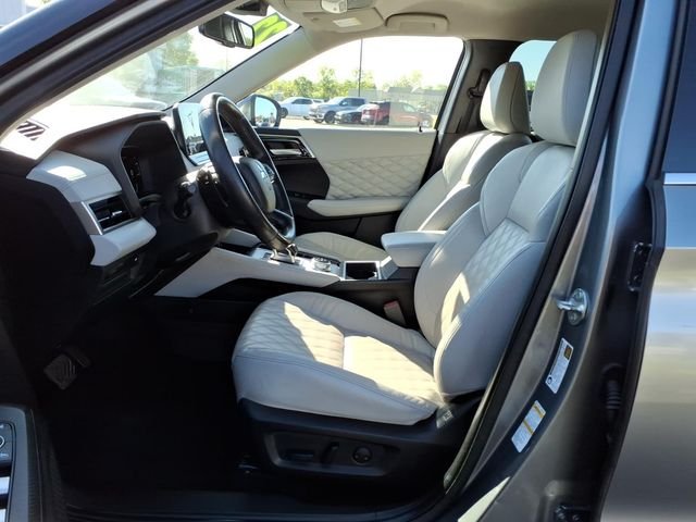 Used 2022  Mitsubishi SEL image 13
