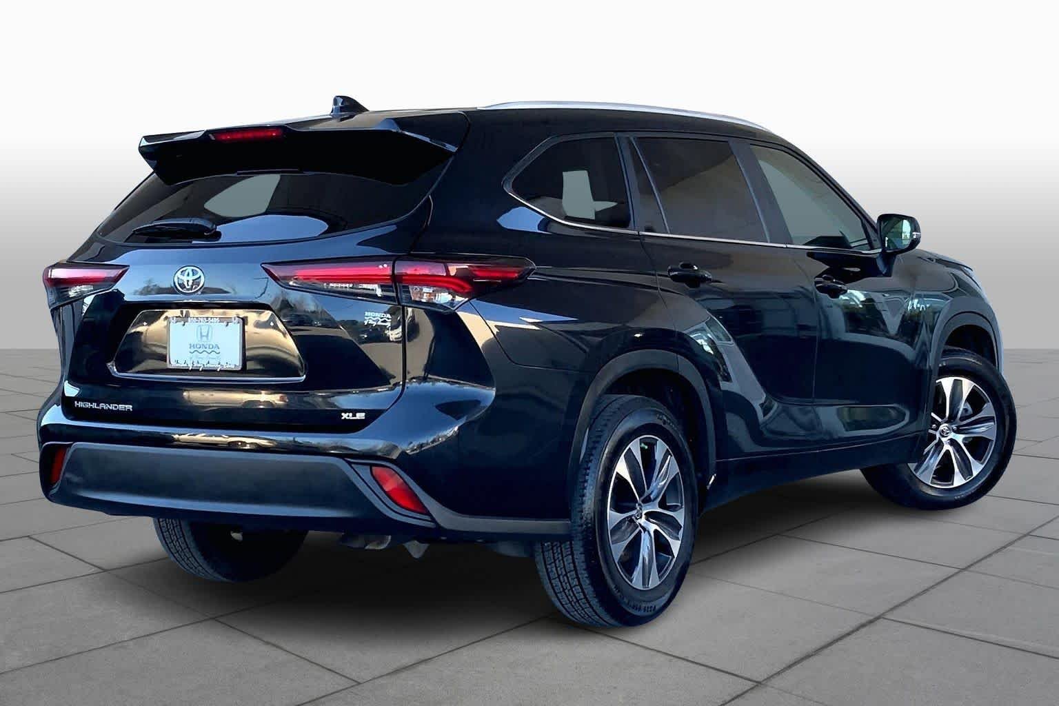 2024 Toyota Highlander LE - Photo 23