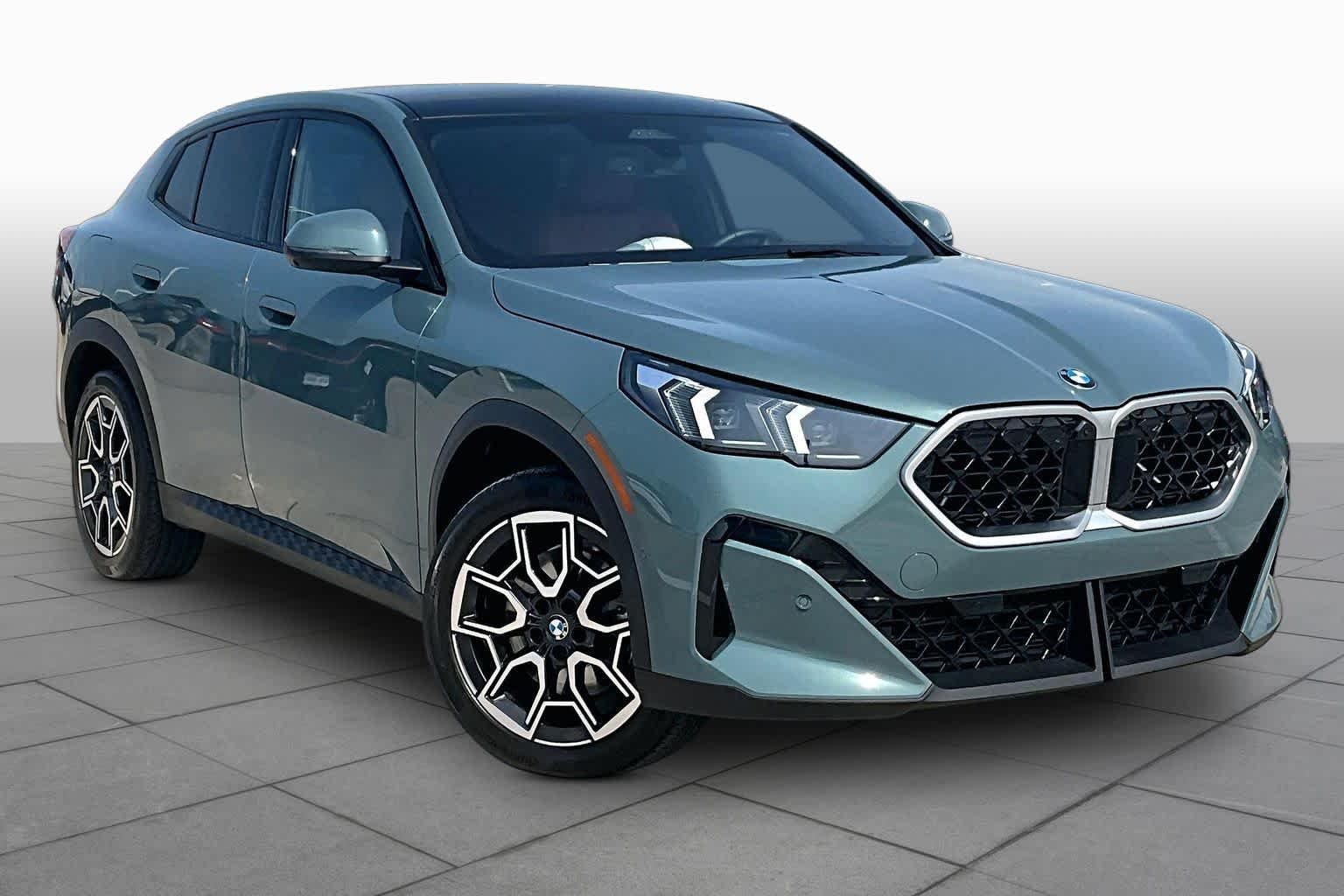 Used 2026 Cape York Green Metallic BMW xDrive28i image 2