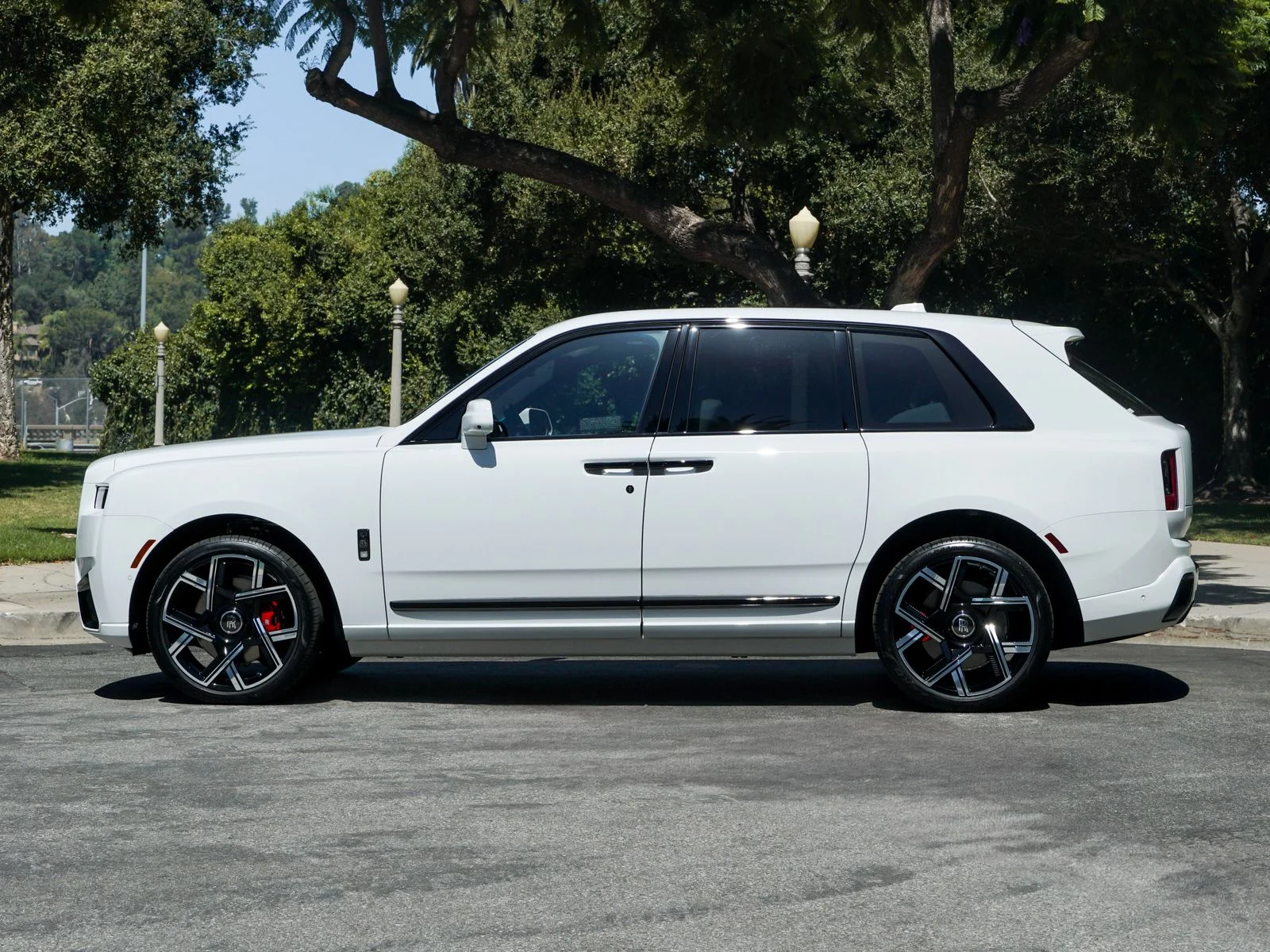 New 2027 Arctic White Rolls-Royce Black Badge image 4