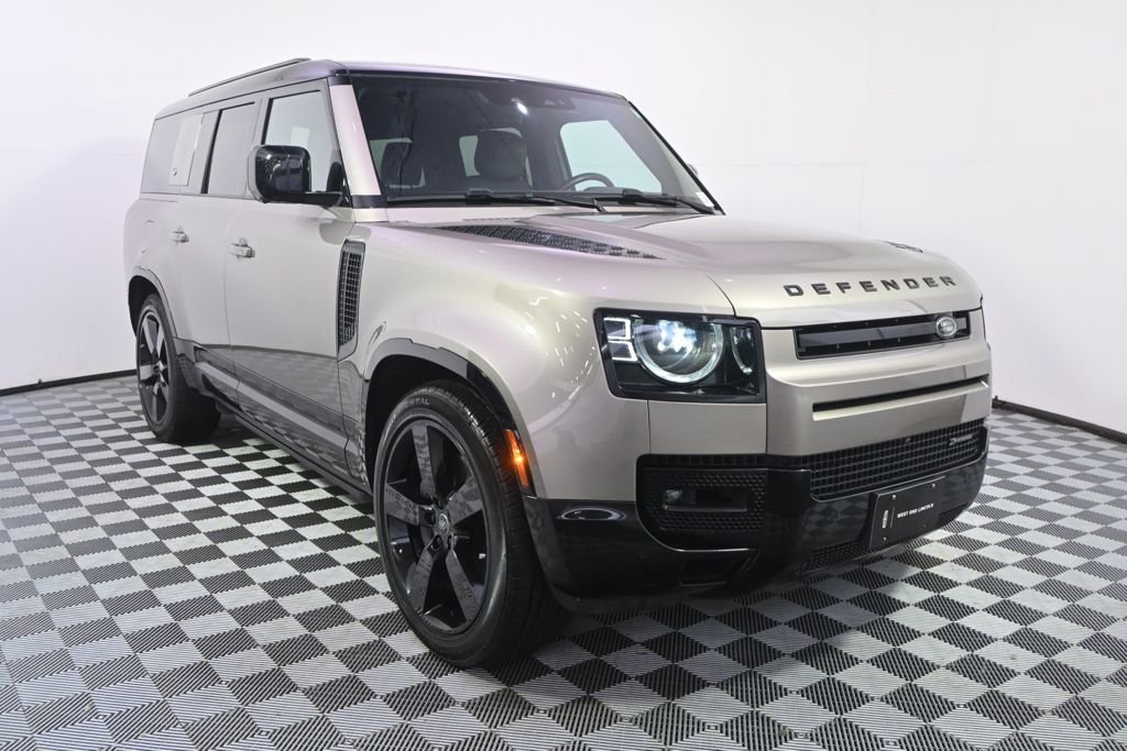 Used 2023  Land Rover X-Dynamic SE image 7